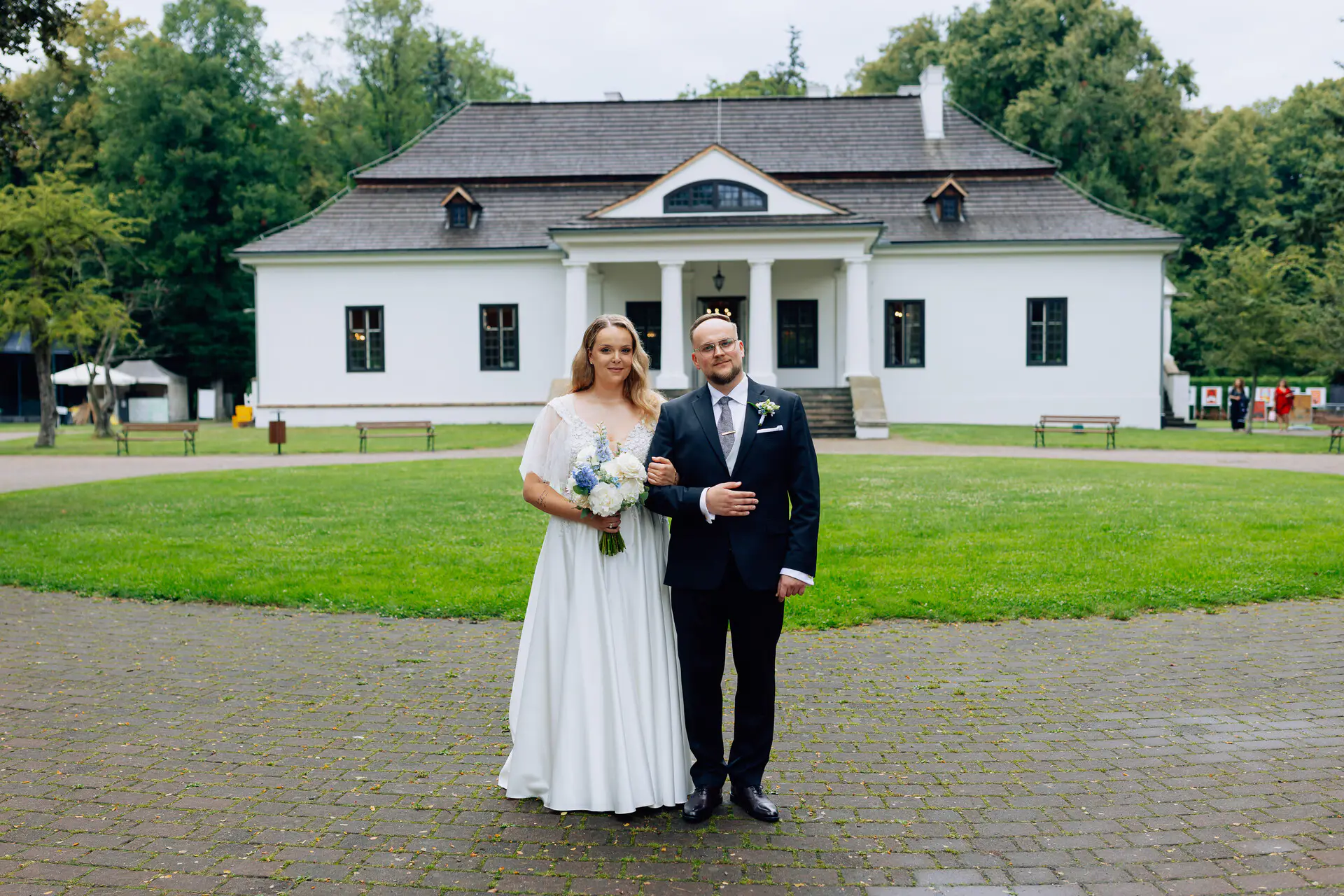 Sesja ślubna przy Dworku Białoprądnickim