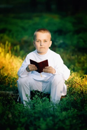 sesja komunijna chłopiec komunijny